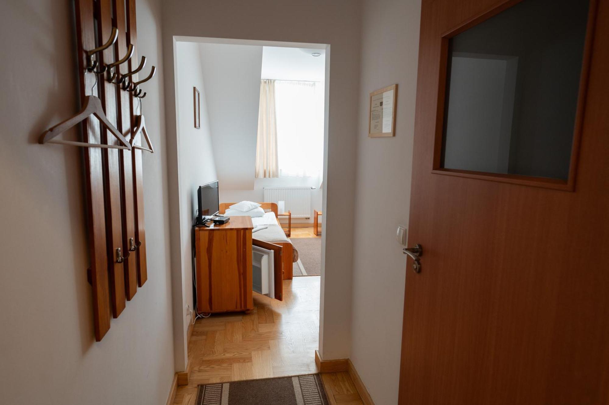 Pokoje Goscinne Dom Sw. Szymona Krakow Ngoại thất bức ảnh
